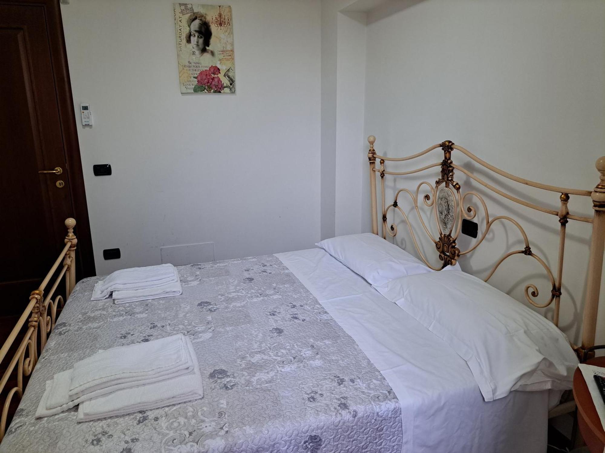 B & B Le Tre Rose Tollo Eksteriør bilde